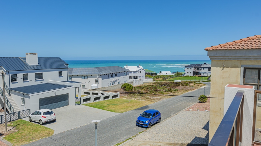 4 Bedroom Property for Sale in Struisbaai Western Cape